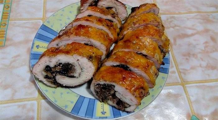 Курка з чорносливом у духовці рецепт Фаршируємо птицю фруктовим асорті